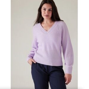 Athleta Layover V-Neck Sweater Light Purple Merino Extra Fine Wool Size Medium